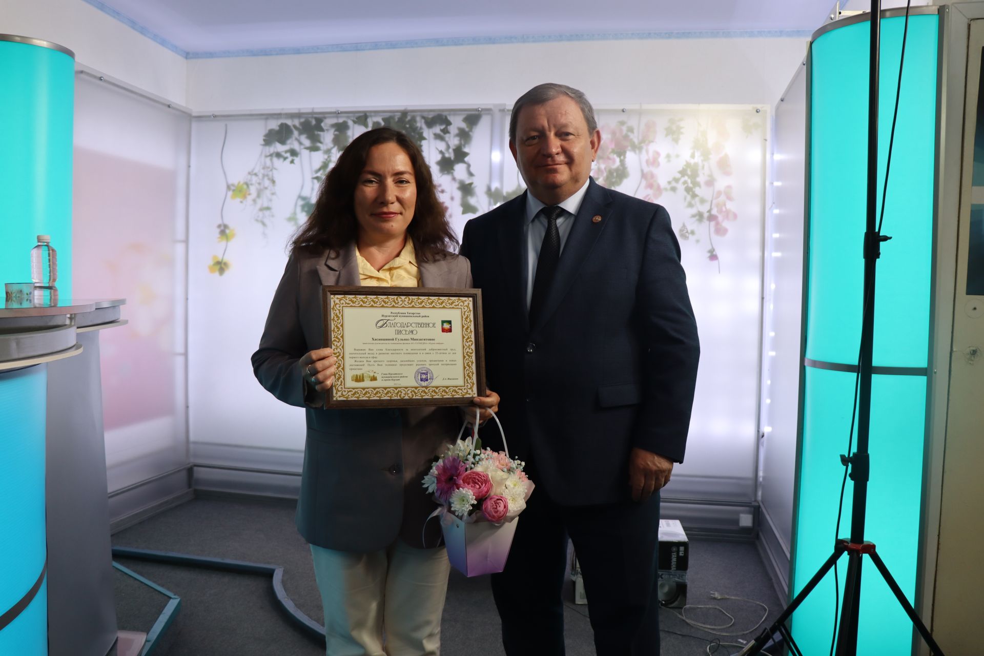 Дамир Ишкинеев поздравил коллектив «Нурлат-информа» с 25-летием телевидения