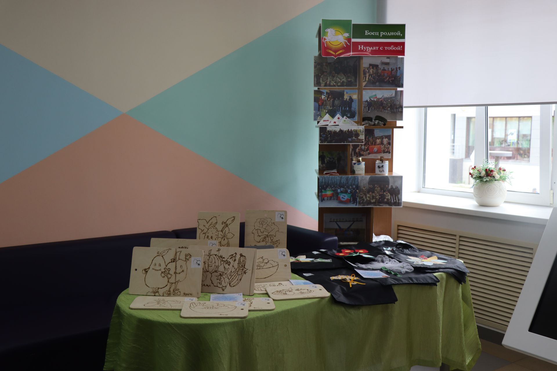 Дамир Ишкинеев купил сувениры на инклюзивной ярмарке