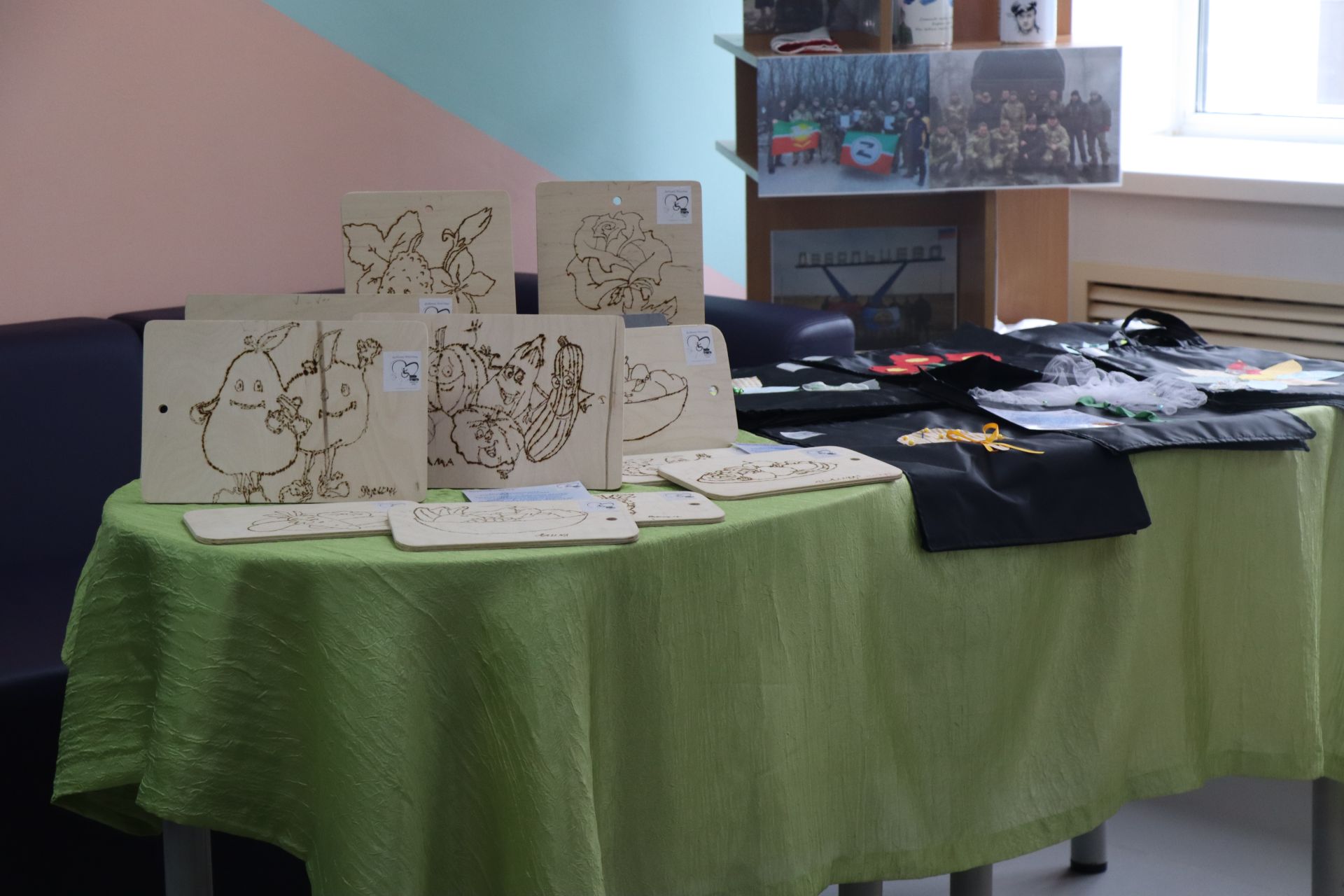 Дамир Ишкинеев купил сувениры на инклюзивной ярмарке