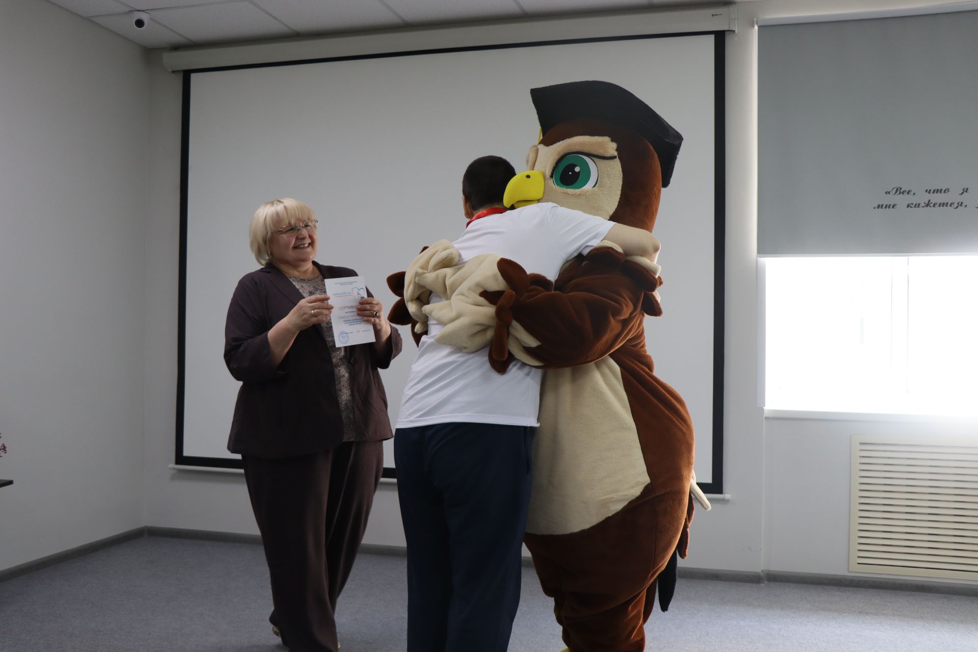 Дамир Ишкинеев купил сувениры на инклюзивной ярмарке