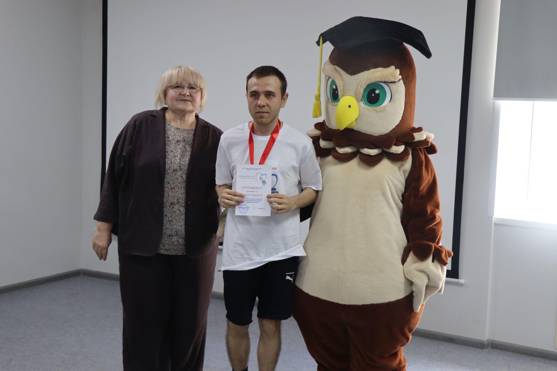 Дамир Ишкинеев купил сувениры на инклюзивной ярмарке