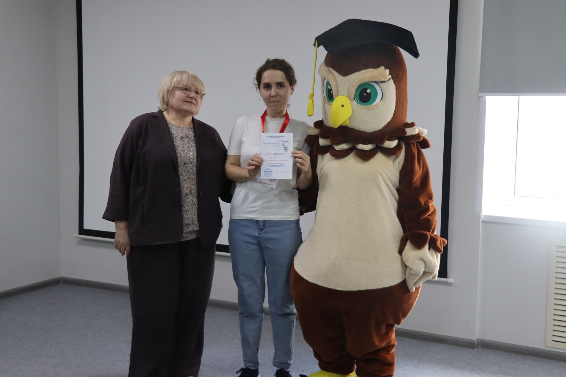 Дамир Ишкинеев купил сувениры на инклюзивной ярмарке