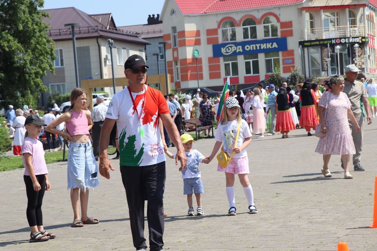 День России нурлатцы отпраздновали на центральной площади города