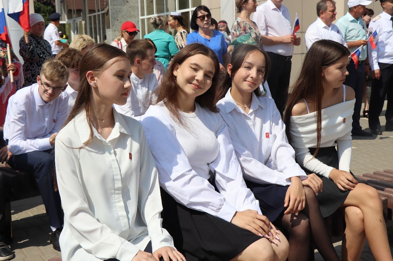 Многонациональный Нурлат отметил День России Парадом дружбы народов