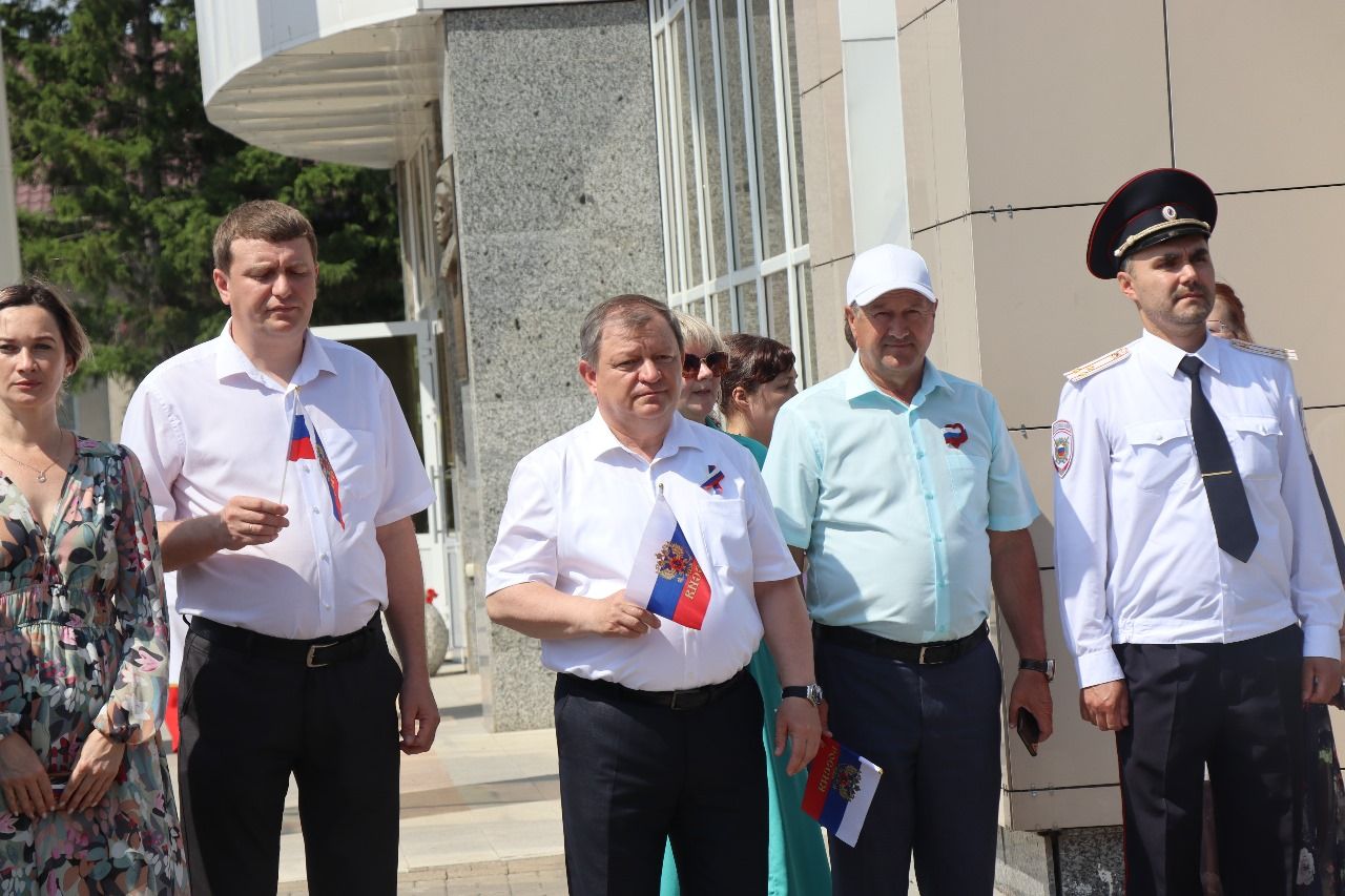 Многонациональный Нурлат отметил День России Парадом дружбы народов