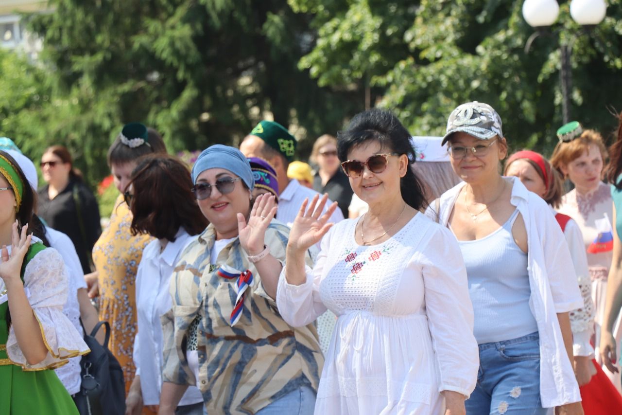 Многонациональный Нурлат отметил День России Парадом дружбы народов