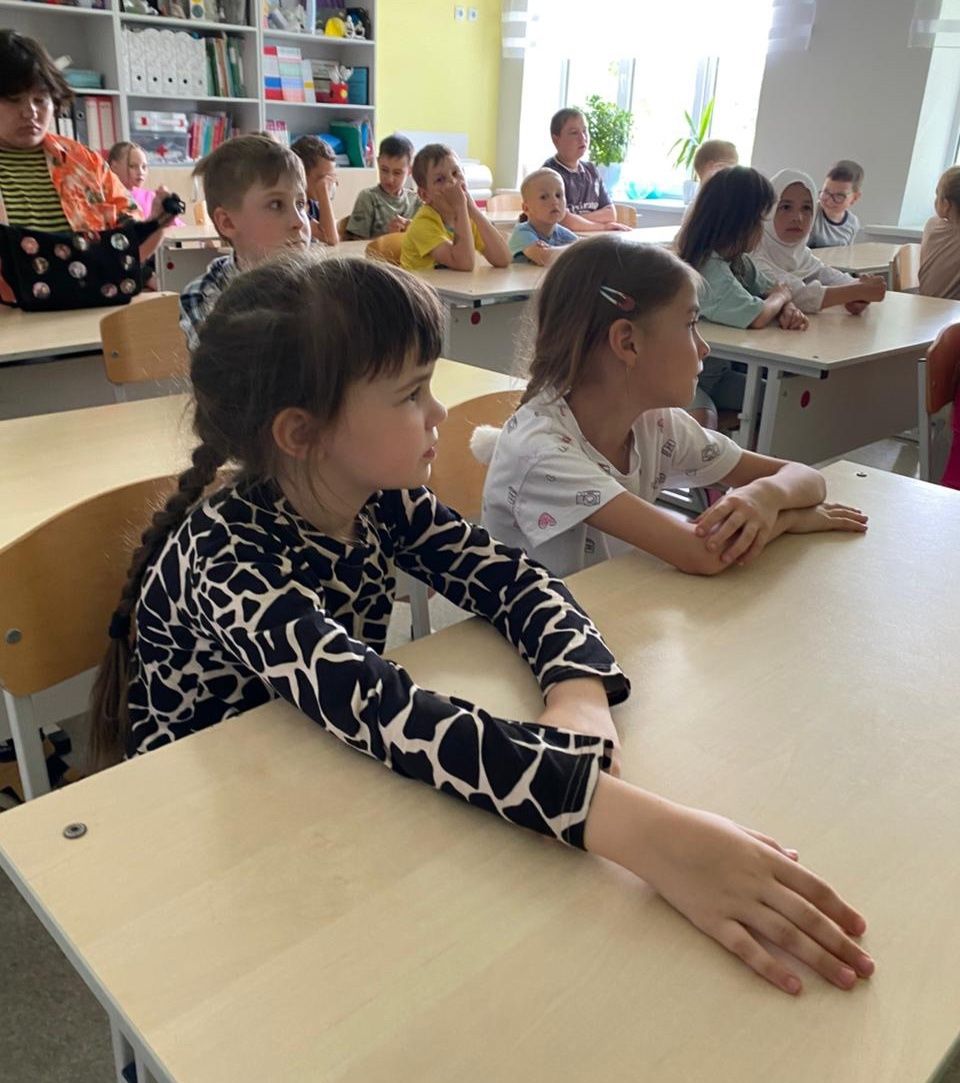 Яркий праздник в честь Дня России: воспитанники лагеря «Солнышко» провели насыщенный патриотический день