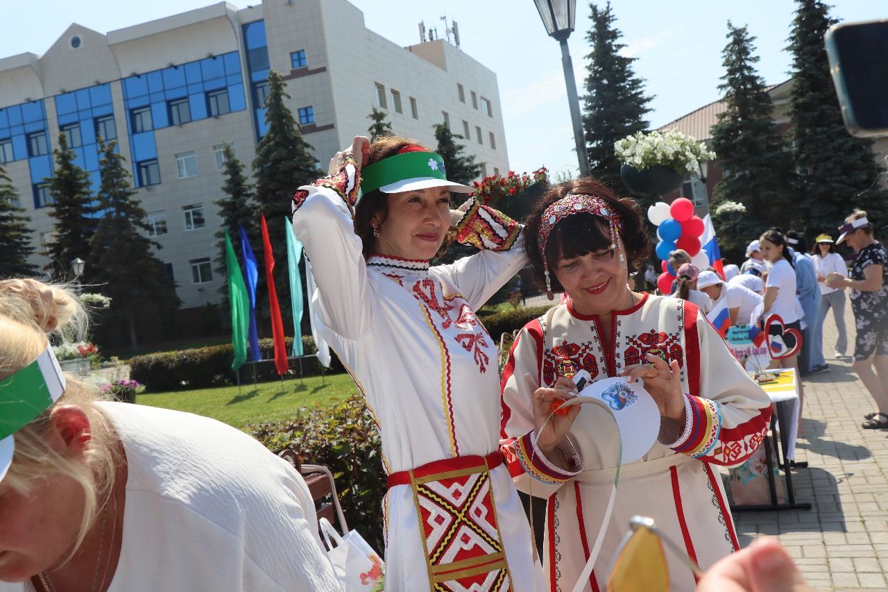 День России нурлатцы отпраздновали на центральной площади города