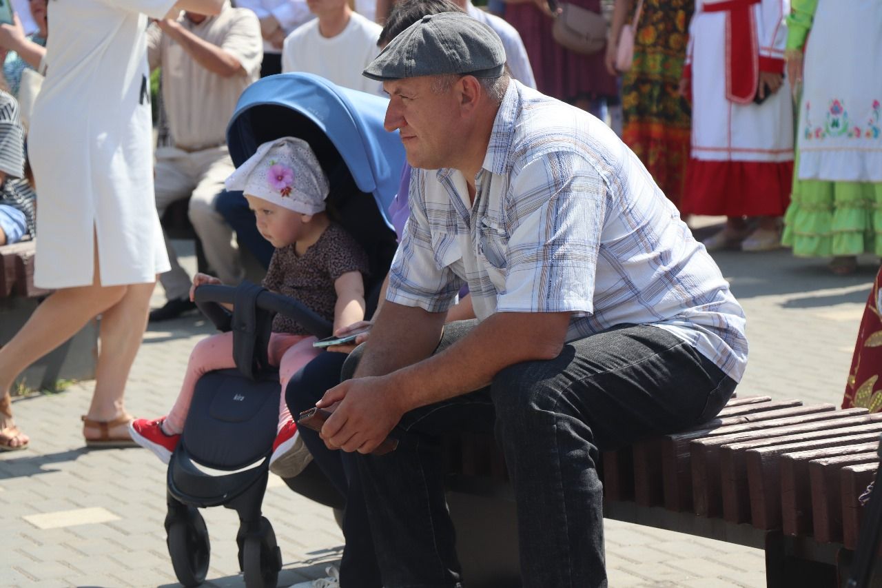 Многонациональный Нурлат отметил День России Парадом дружбы народов