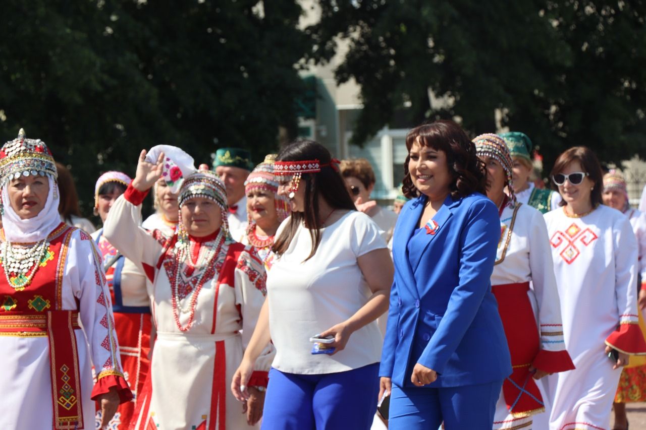 Многонациональный Нурлат отметил День России Парадом дружбы народов