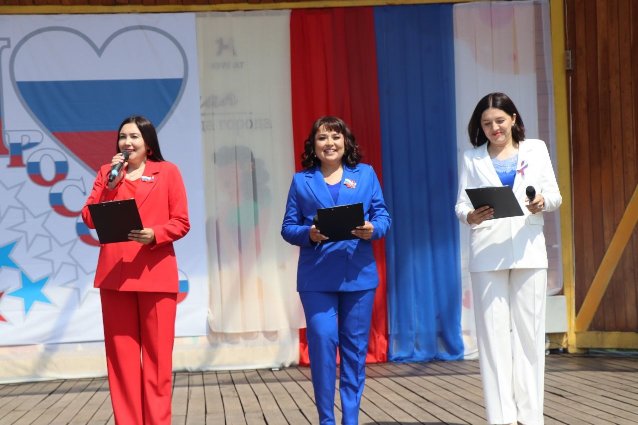 Многонациональный Нурлат отметил День России Парадом дружбы народов