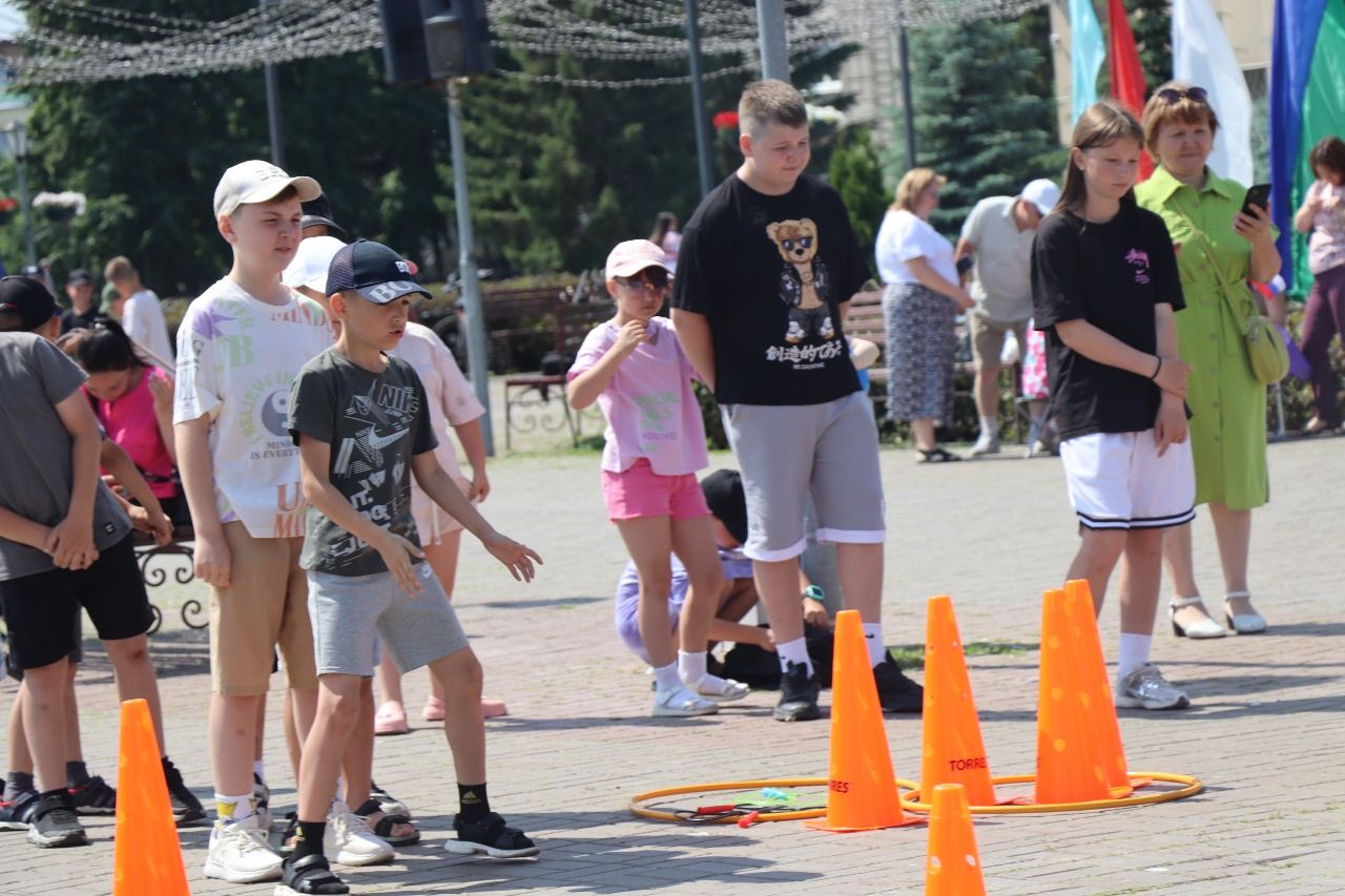 День России нурлатцы отпраздновали на центральной площади города