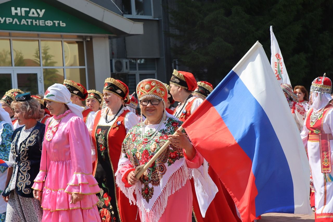 Многонациональный Нурлат отметил День России Парадом дружбы народов