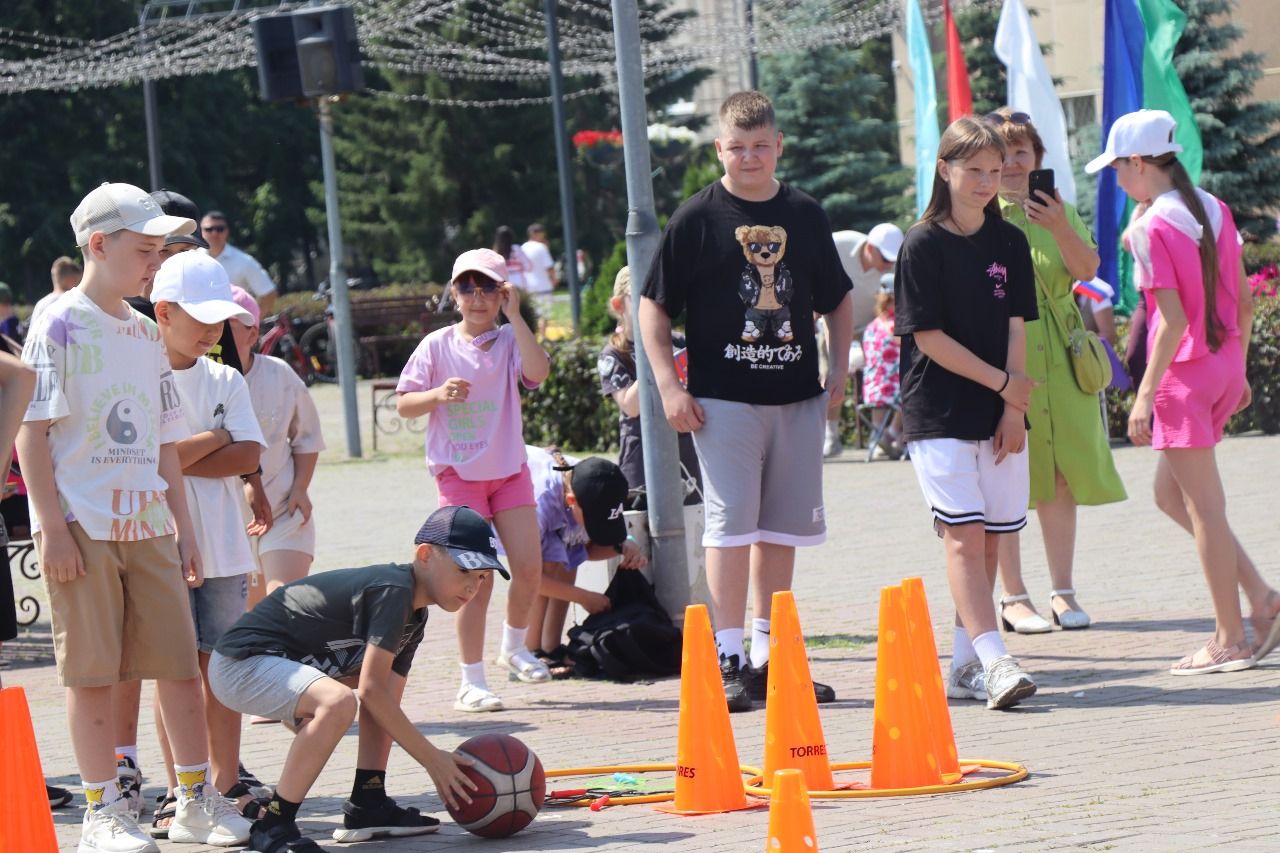День России нурлатцы отпраздновали на центральной площади города