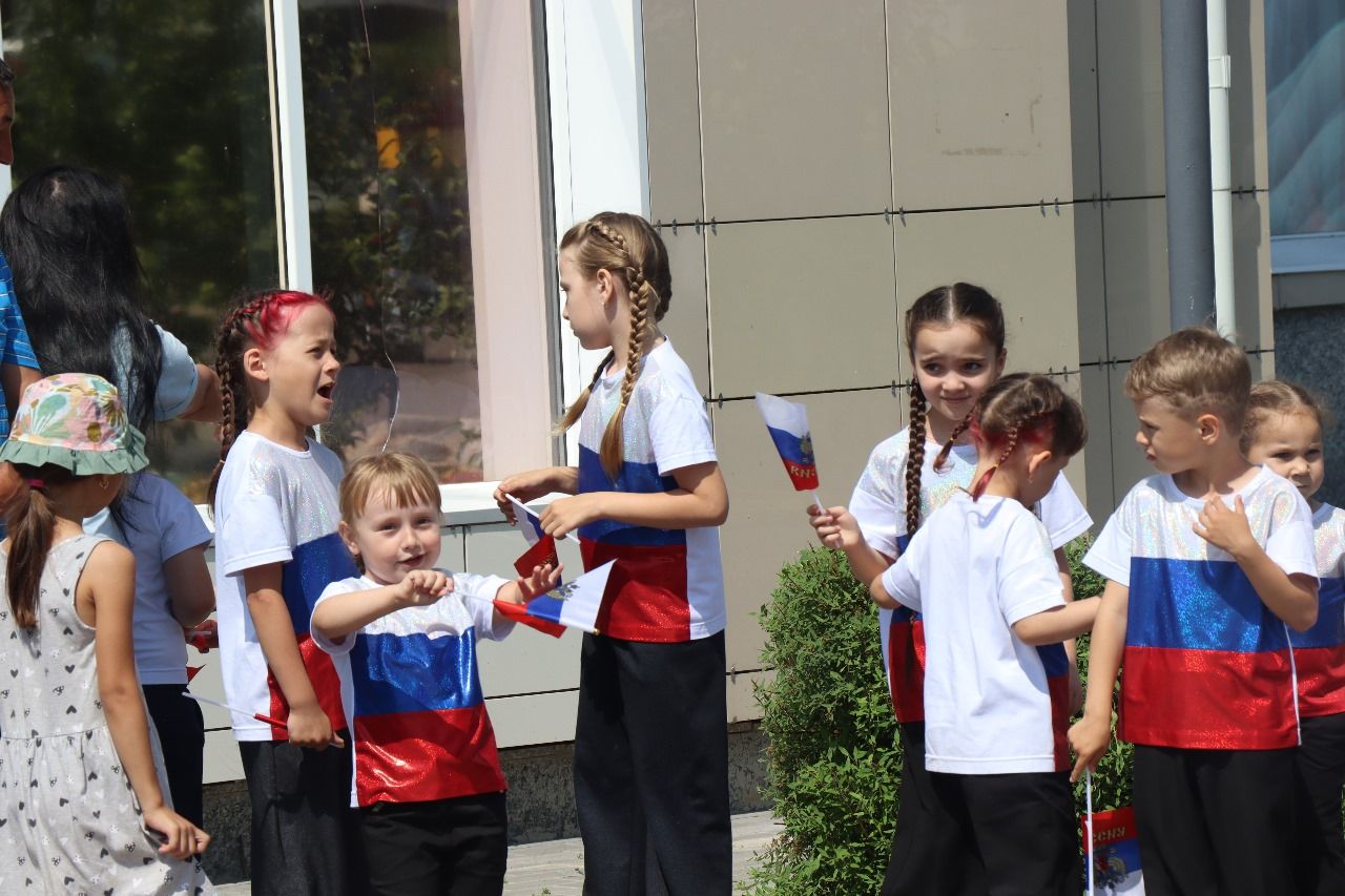 Многонациональный Нурлат отметил День России Парадом дружбы народов