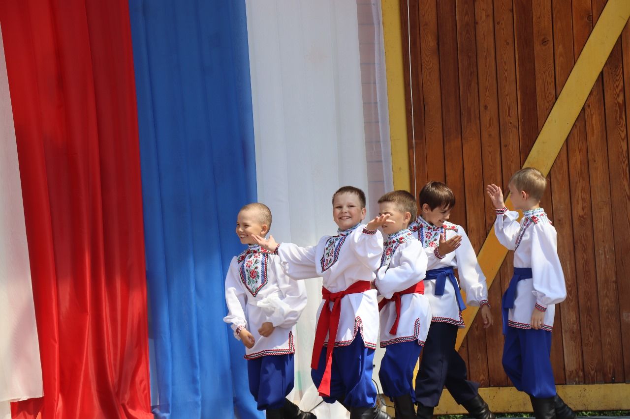 Многонациональный Нурлат отметил День России Парадом дружбы народов