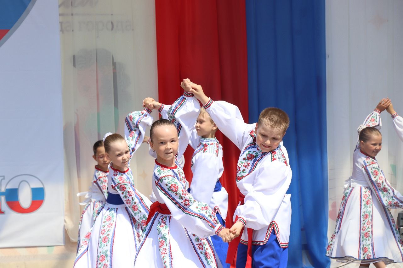 Многонациональный Нурлат отметил День России Парадом дружбы народов