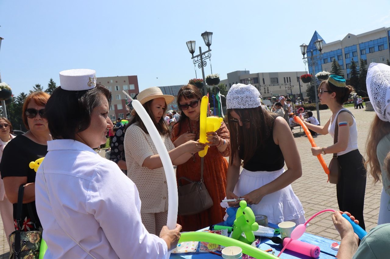 День России нурлатцы отпраздновали на центральной площади города