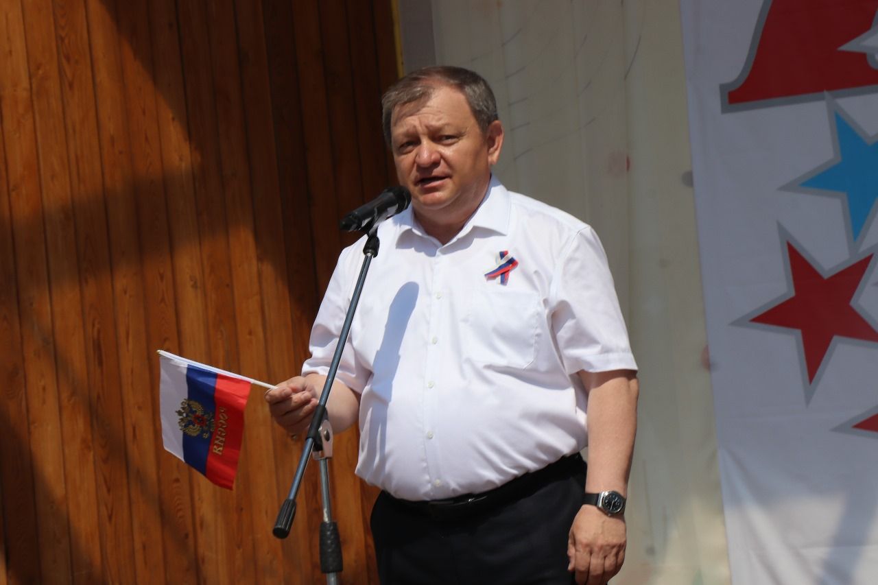 Многонациональный Нурлат отметил День России Парадом дружбы народов