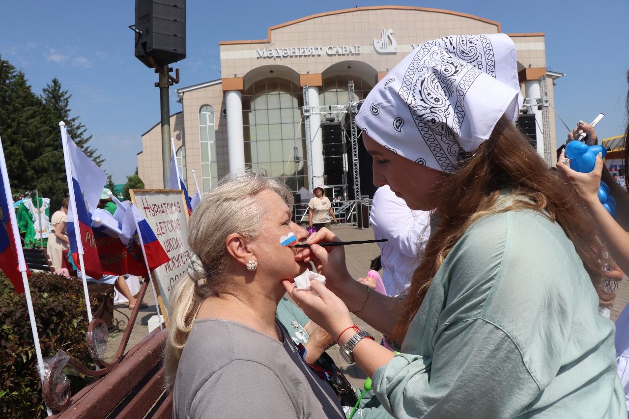 День России нурлатцы отпраздновали на центральной площади города