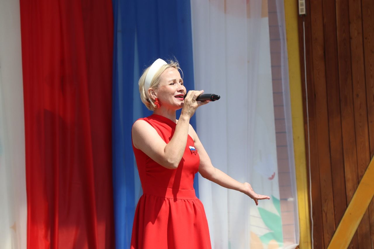 День России нурлатцы отпраздновали на центральной площади города