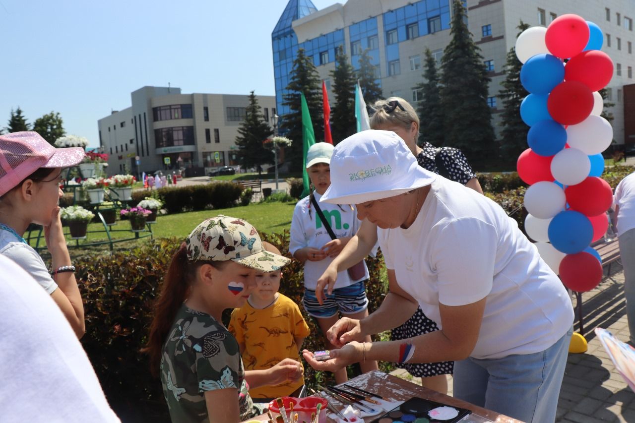 День России нурлатцы отпраздновали на центральной площади города