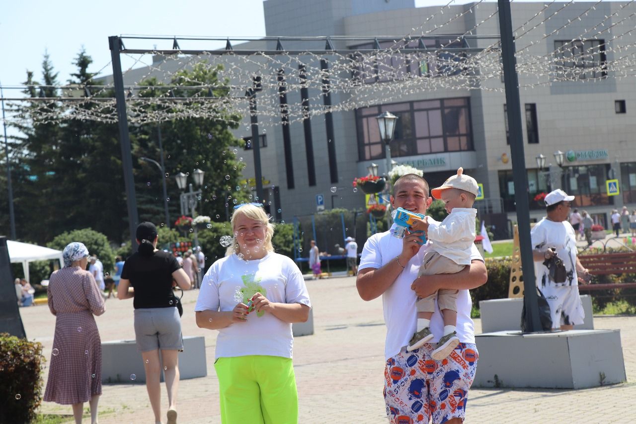 День России нурлатцы отпраздновали на центральной площади города