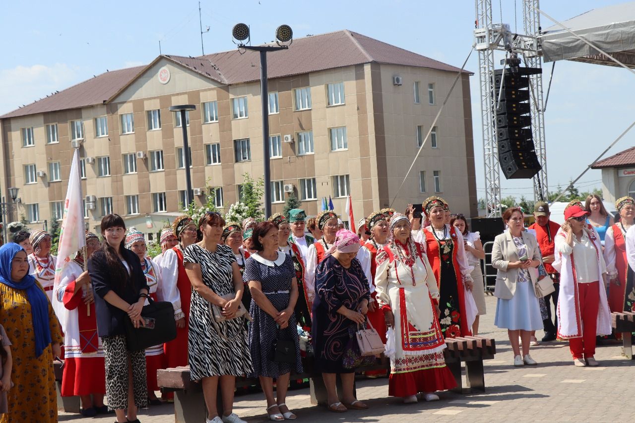 В День России юные нурлатцы получили свой первый паспорт