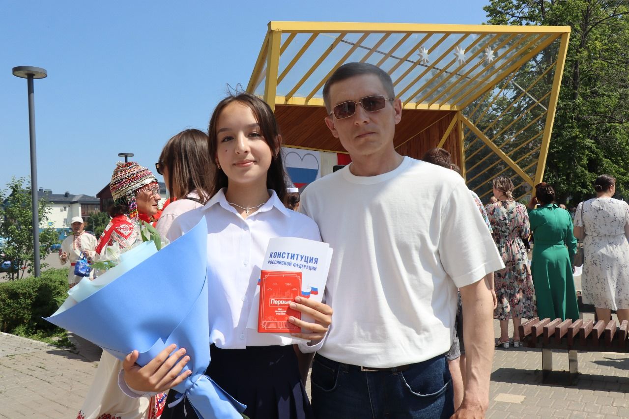 В День России юные нурлатцы получили свой первый паспорт