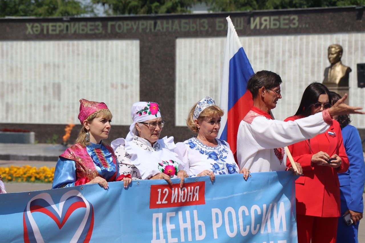 Многонациональный Нурлат отметил День России Парадом дружбы народов