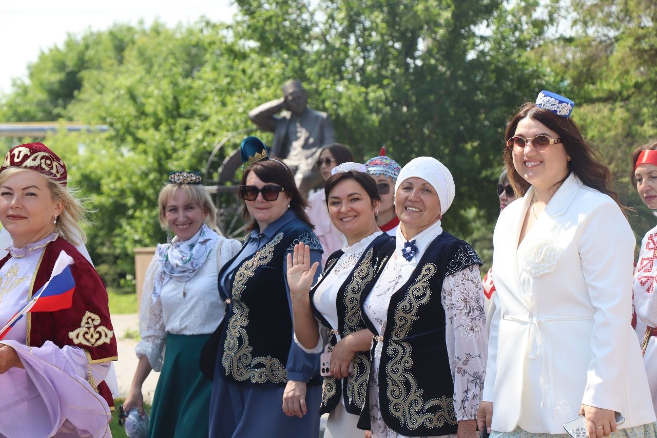 Многонациональный Нурлат отметил День России Парадом дружбы народов
