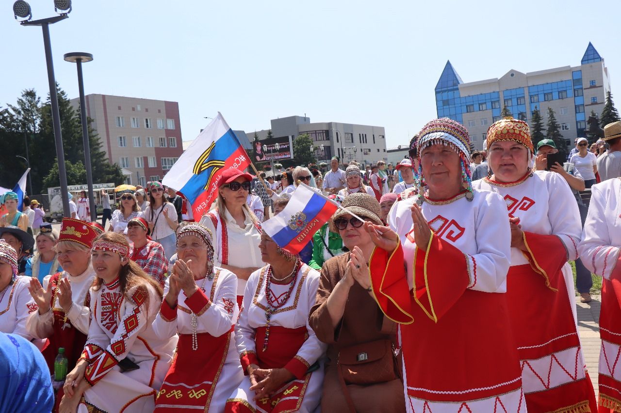 В День России юные нурлатцы получили свой первый паспорт