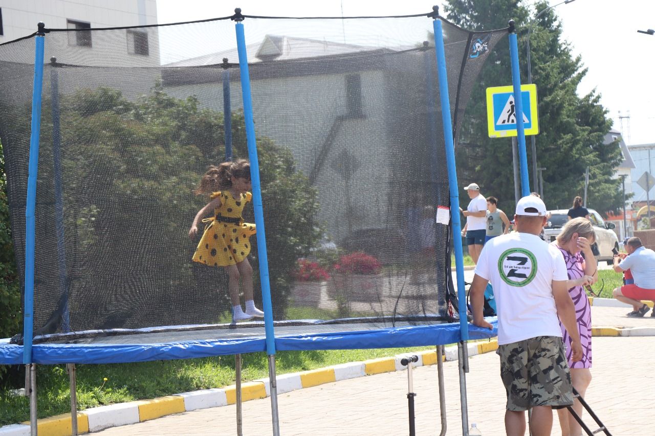 День России нурлатцы отпраздновали на центральной площади города