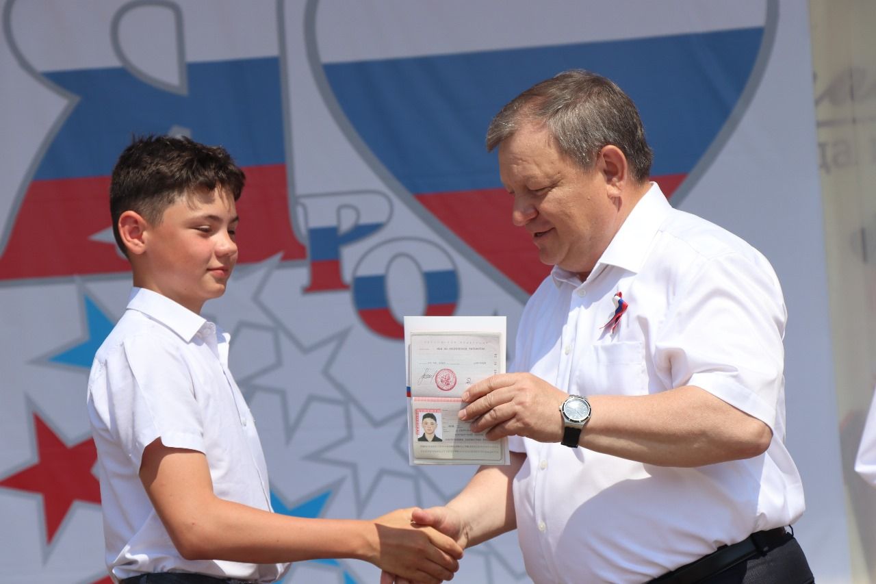В День России юные нурлатцы получили свой первый паспорт
