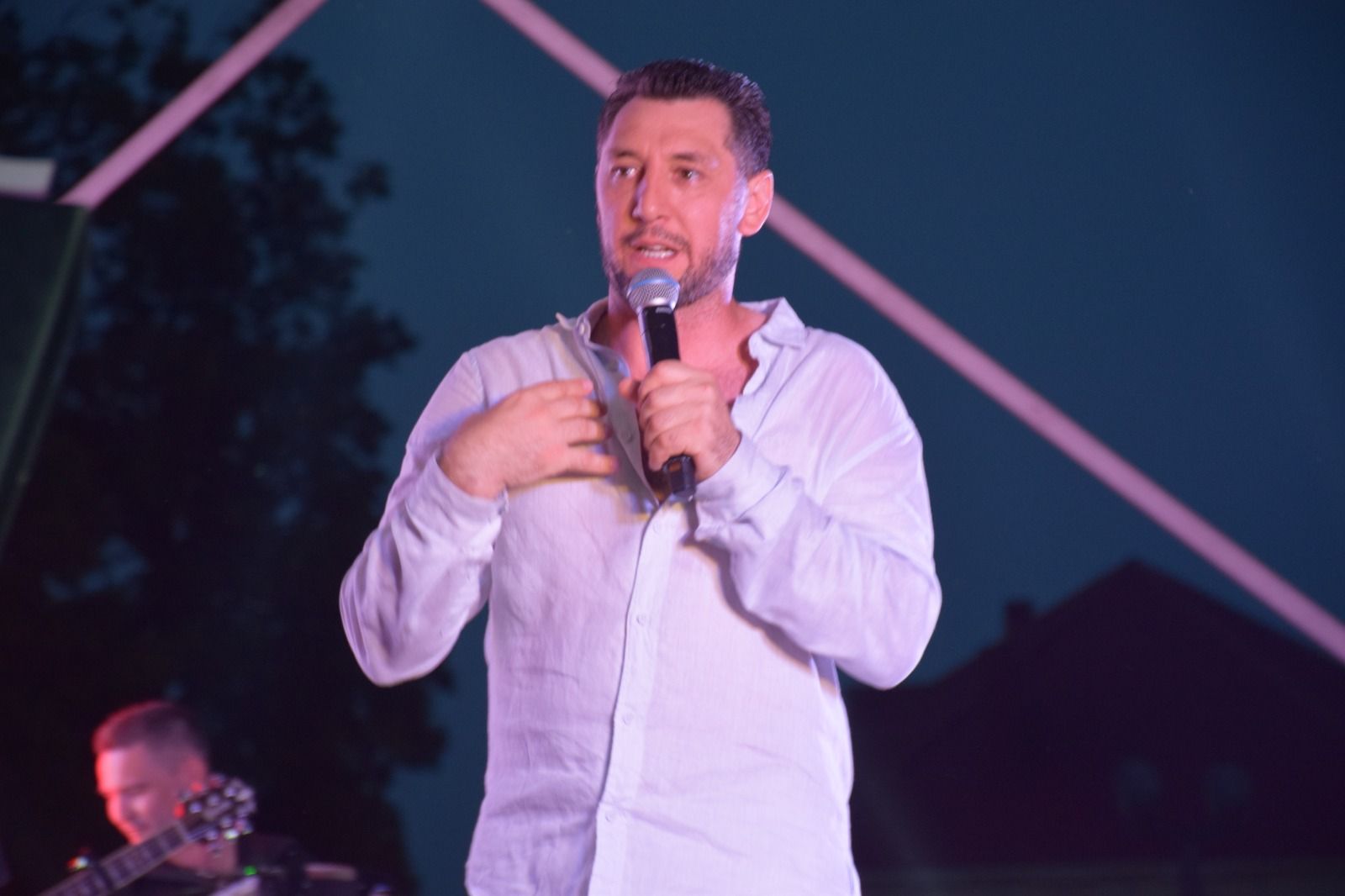 В Нурлате Фирдус Тямаев дал большой благотворительный концерт (+фоторепортаж)