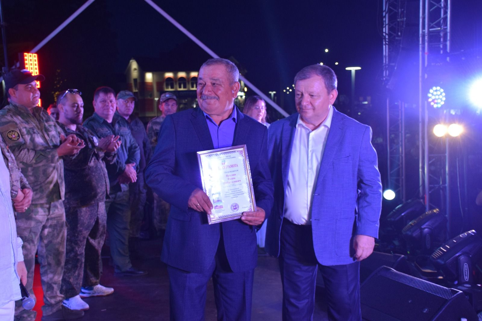 В Нурлате Фирдус Тямаев дал большой благотворительный концерт (+фоторепортаж)