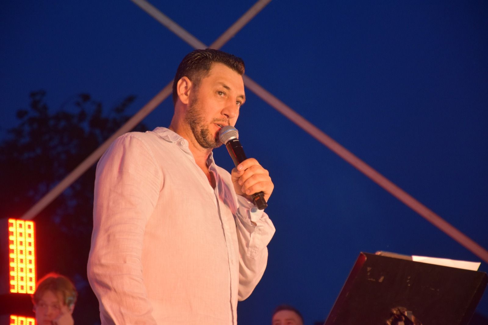 В Нурлате Фирдус Тямаев дал большой благотворительный концерт (+фоторепортаж)