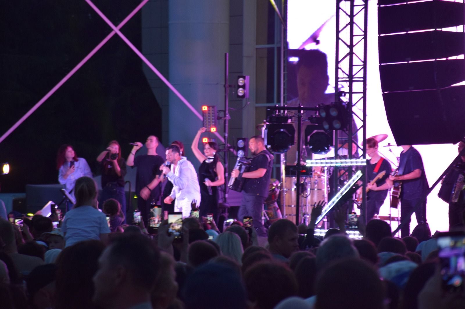 В Нурлате Фирдус Тямаев дал большой благотворительный концерт (+фоторепортаж)