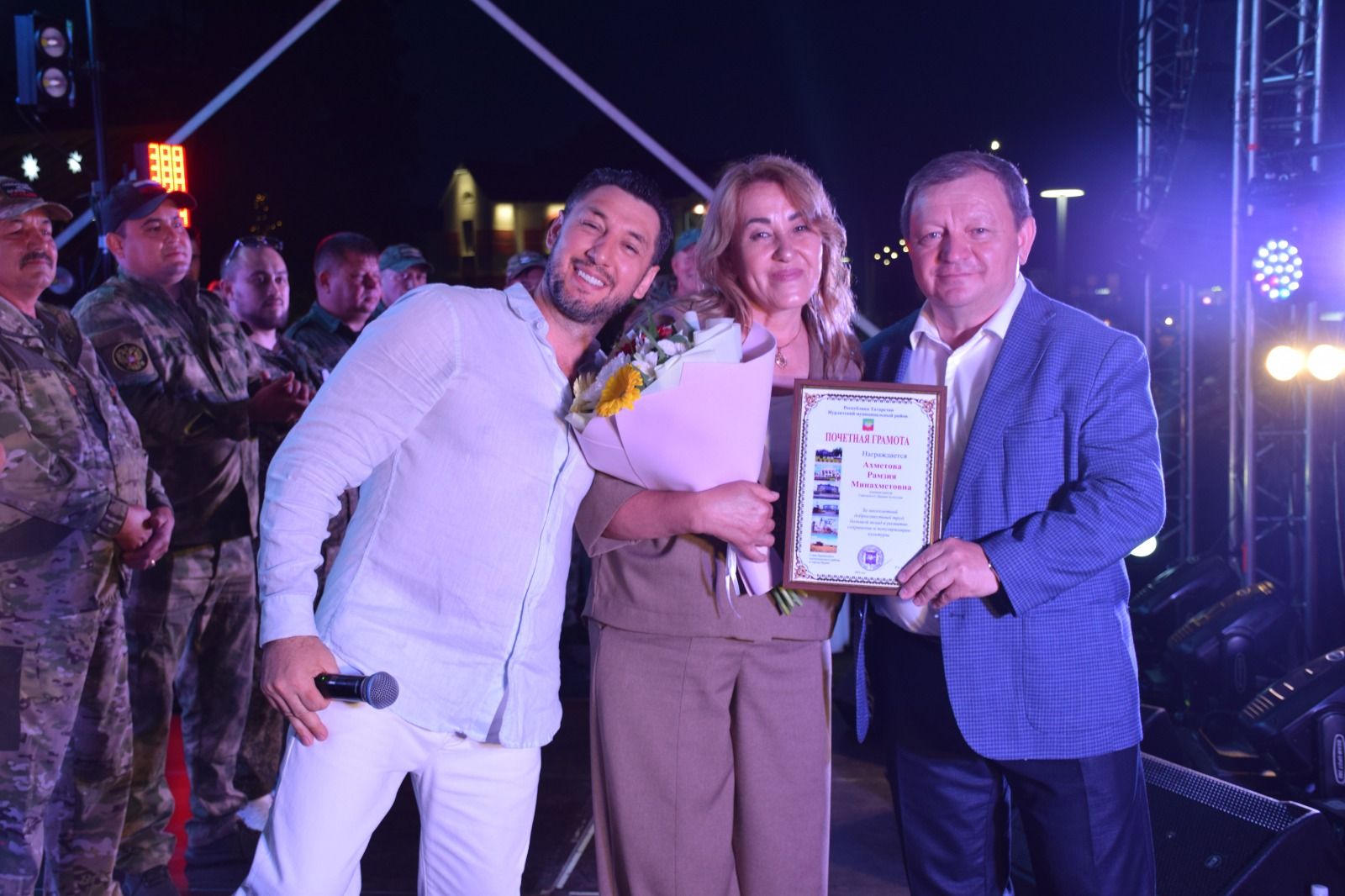 В Нурлате Фирдус Тямаев дал большой благотворительный концерт (+фоторепортаж)