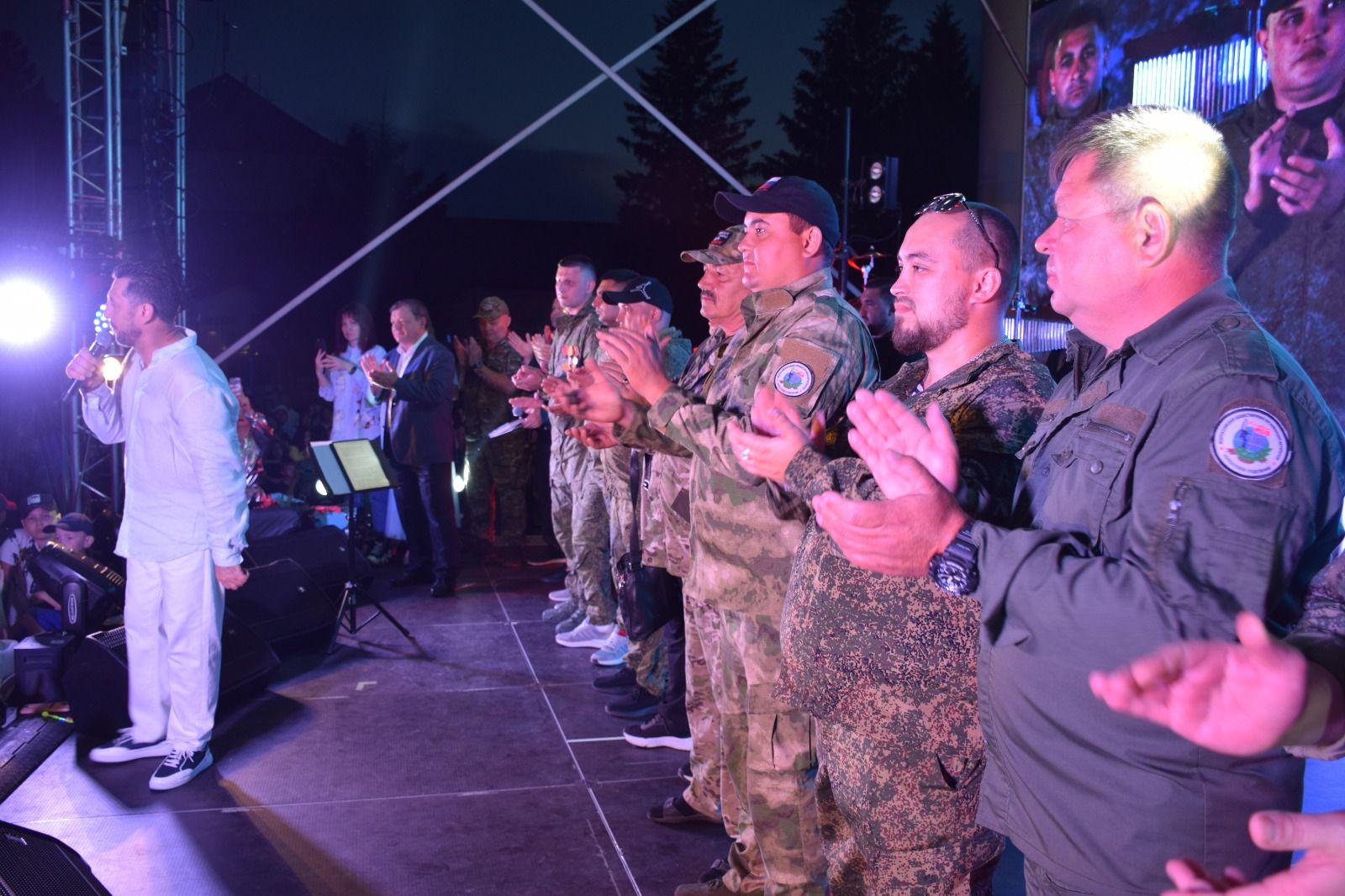 В Нурлате Фирдус Тямаев дал большой благотворительный концерт (+фоторепортаж)