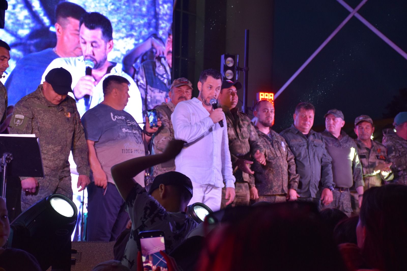 В Нурлате Фирдус Тямаев дал большой благотворительный концерт (+фоторепортаж)