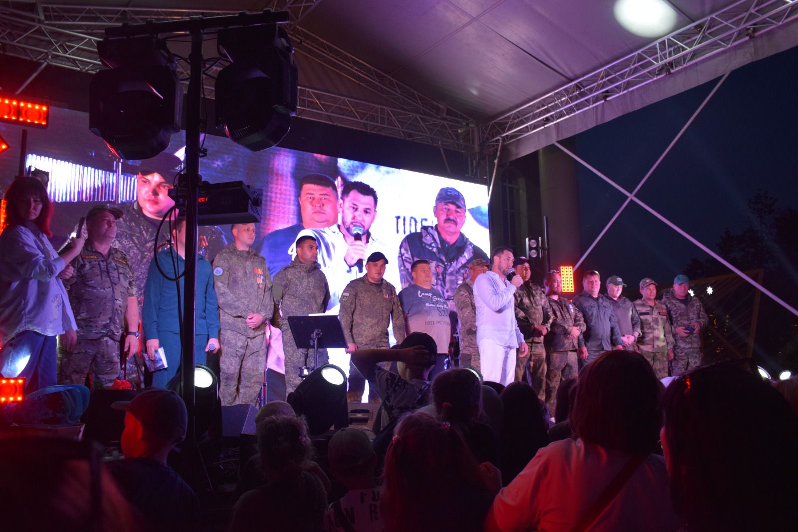 В Нурлате Фирдус Тямаев дал большой благотворительный концерт (+фоторепортаж)