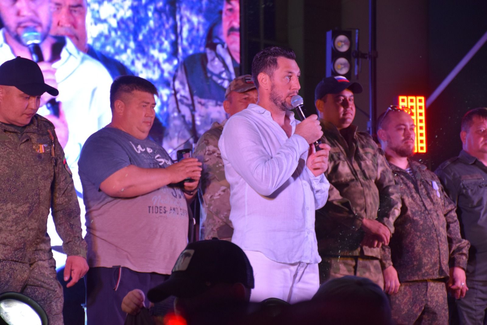 В Нурлате Фирдус Тямаев дал большой благотворительный концерт (+фоторепортаж)