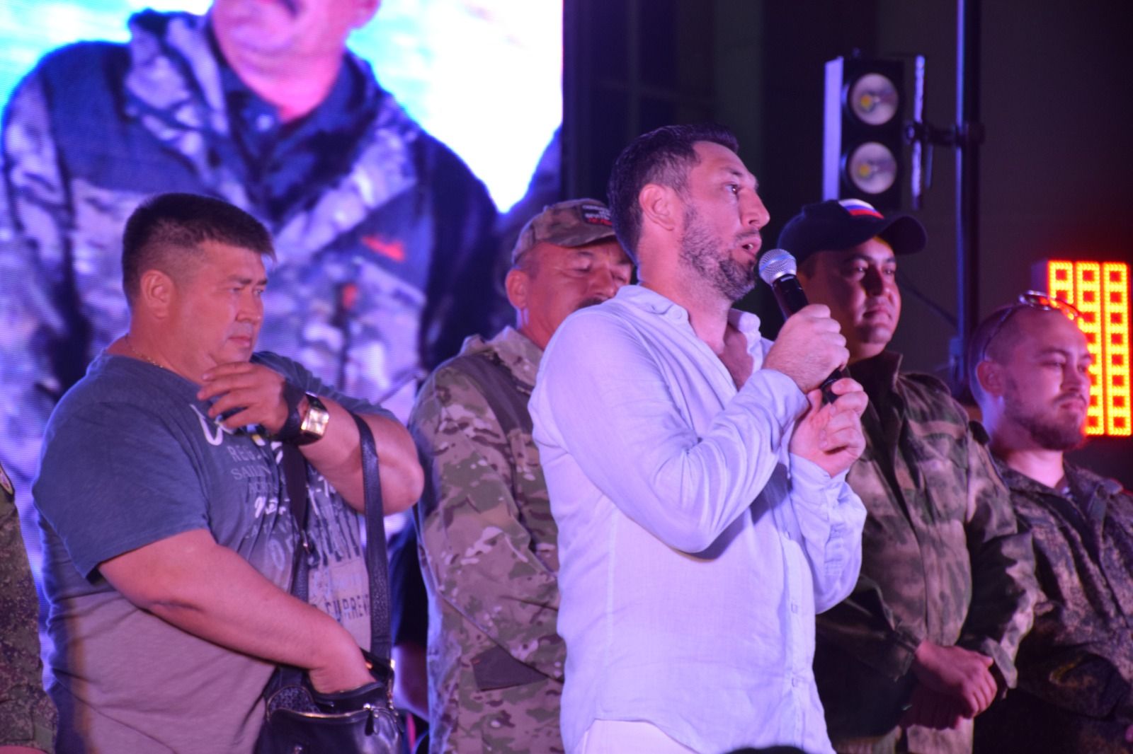 В Нурлате Фирдус Тямаев дал большой благотворительный концерт (+фоторепортаж)