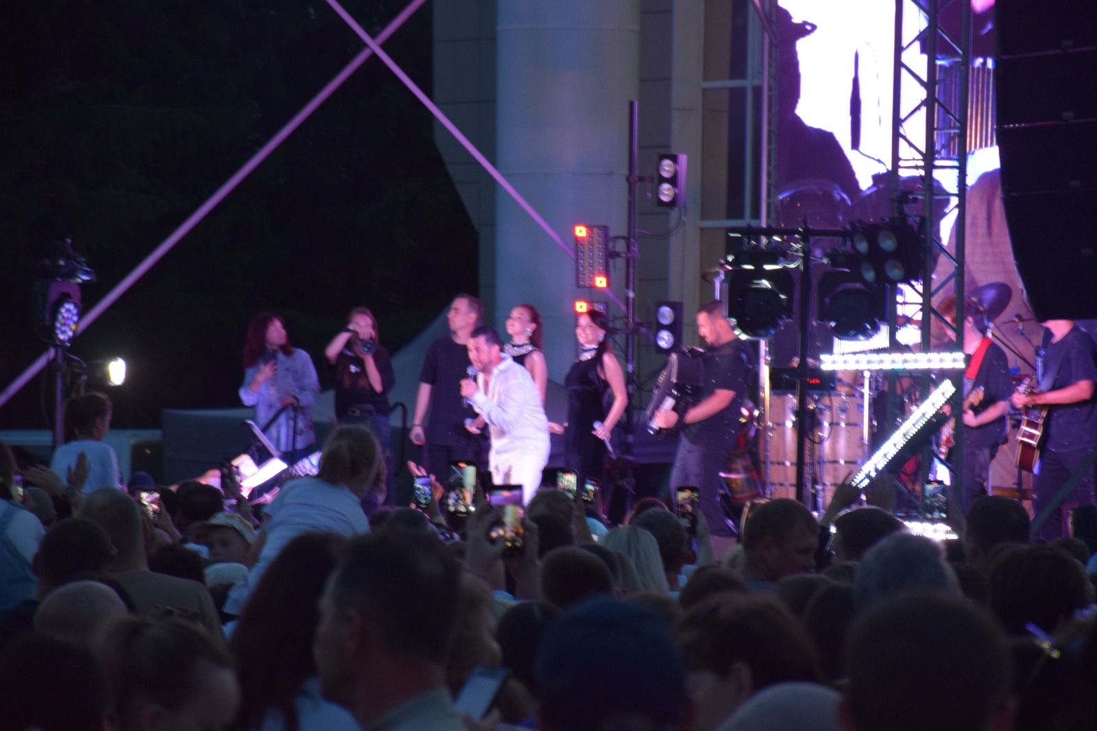 В Нурлате Фирдус Тямаев дал большой благотворительный концерт (+фоторепортаж)