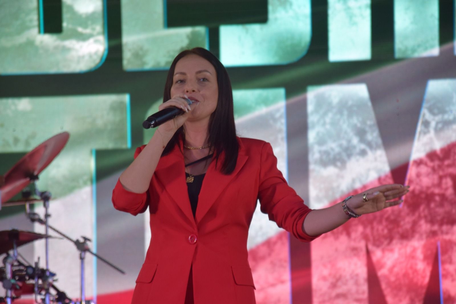 В Нурлате Фирдус Тямаев дал большой благотворительный концерт (+фоторепортаж)