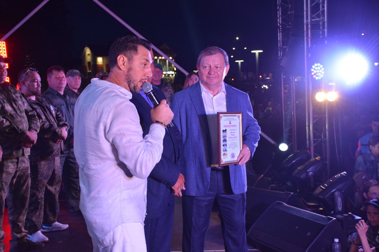 В Нурлате Фирдус Тямаев дал большой благотворительный концерт (+фоторепортаж)