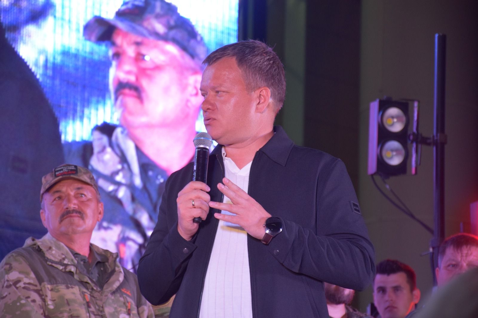 В Нурлате Фирдус Тямаев дал большой благотворительный концерт (+фоторепортаж)