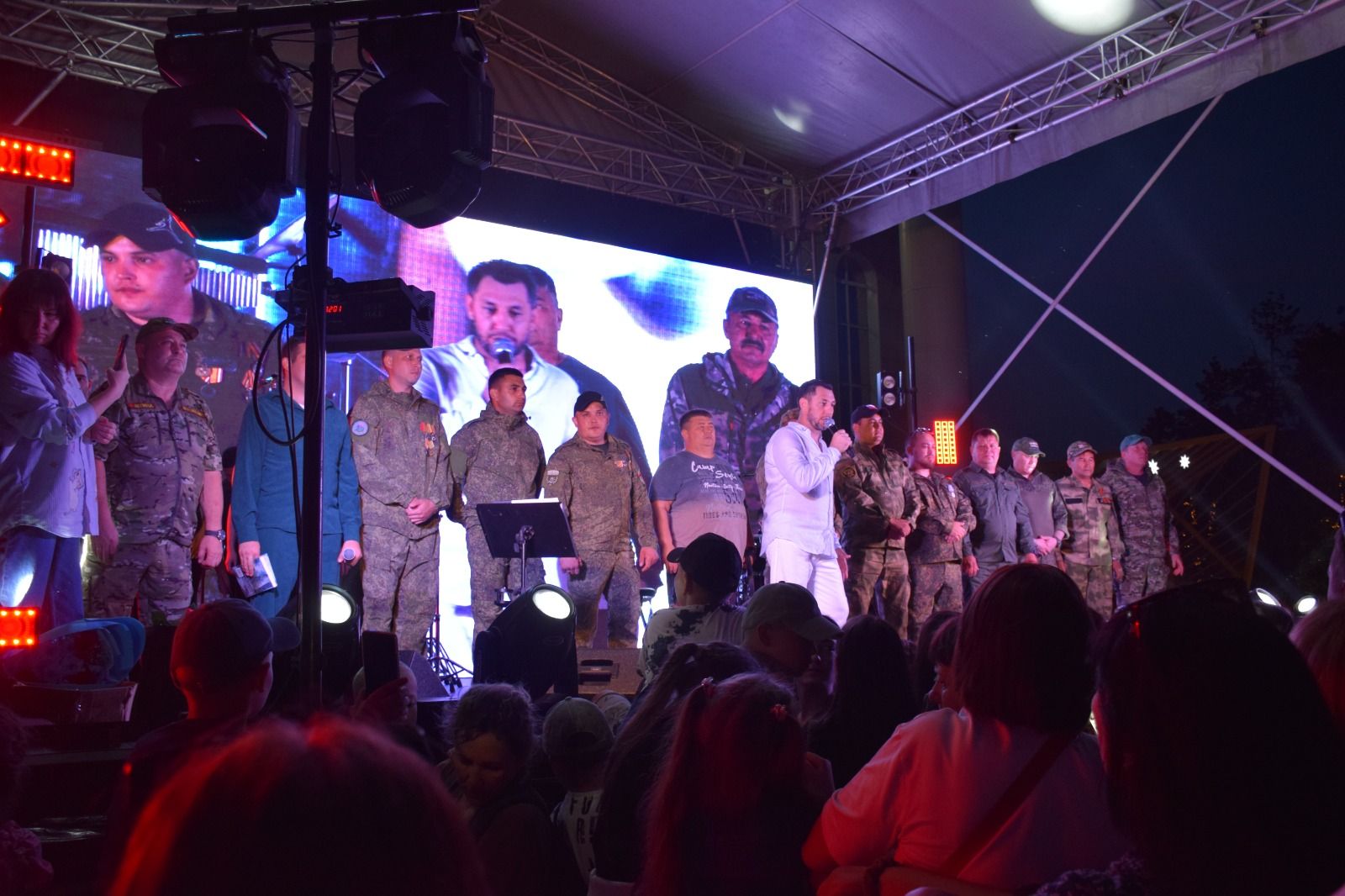 В Нурлате Фирдус Тямаев дал большой благотворительный концерт (+фоторепортаж)