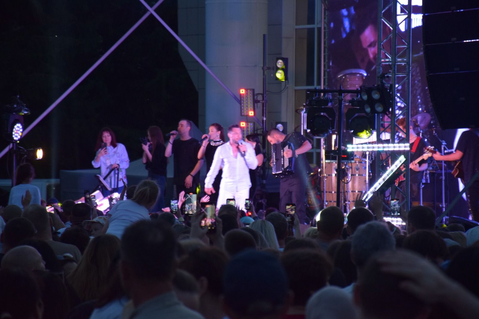 В Нурлате Фирдус Тямаев дал большой благотворительный концерт (+фоторепортаж)